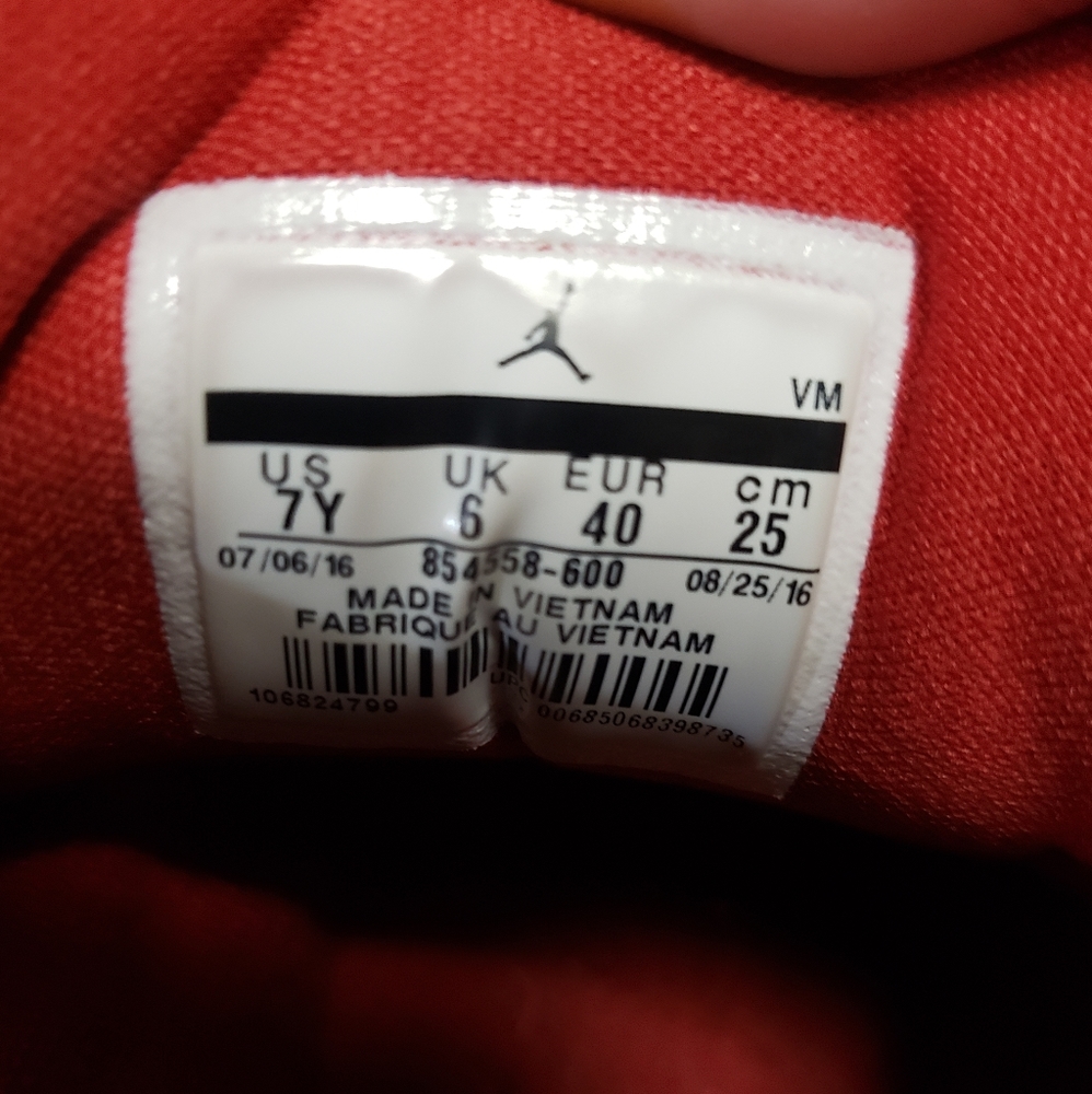 Men Jordans - Picture 2 of 4